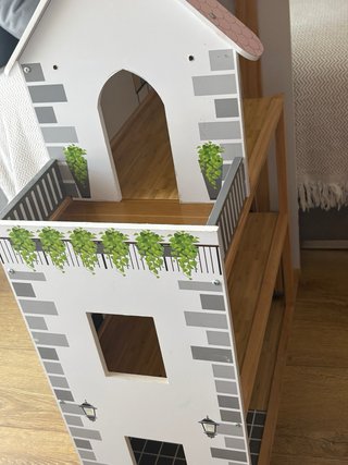 Casa de muñecas de madera