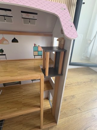 Casa de muñecas de madera