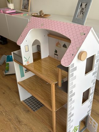 Casa de muñecas de madera