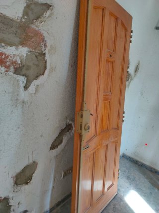 Se venden 2 Puertas de madera maciza