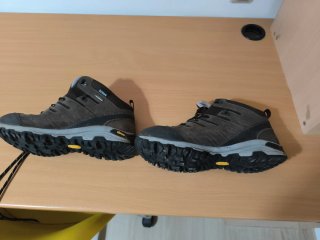 Botas de montaña Bestard marrones y grises