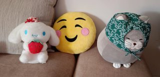 Cinnamoroll, emoji y gato, 5 € cada uno