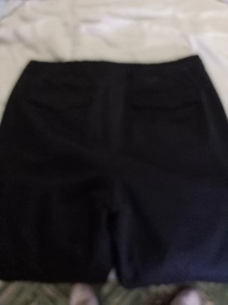 Pantalón cargo negro invierno con bolsillos late.