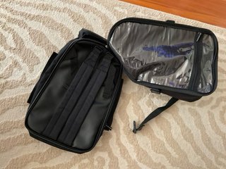Bolsa de depósito para moto negra.