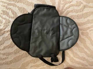 Bolsa de depósito para moto negra.