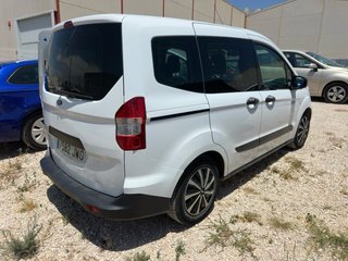 Ford E-Tourneo Courier 2017