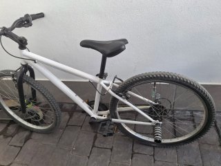 Bicicleta infantil blanca