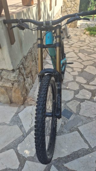 YT TUES CORE 4 27.5 DH Freeride Bike