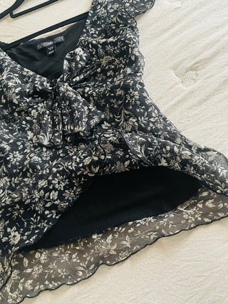 Blusa H&M floral manga corta