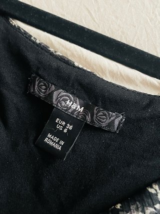 Blusa H&M floral manga corta
