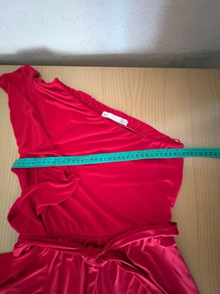 Mono rojo hombro descubierto Talla M