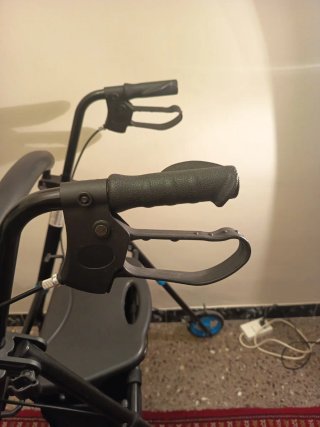 Andador Plegable con Bolso , asiento y frenos