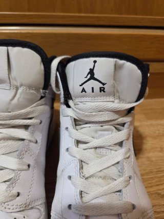 Air Jordan 1 Mid Blancas y Negras