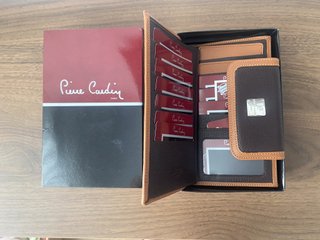 Cartera Pierre Cardin beige monograma nueva