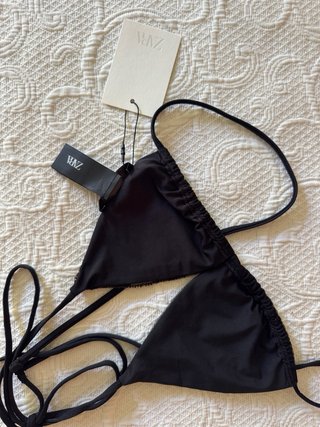 Top Bikini Zara Abalorios Negro y Dorado