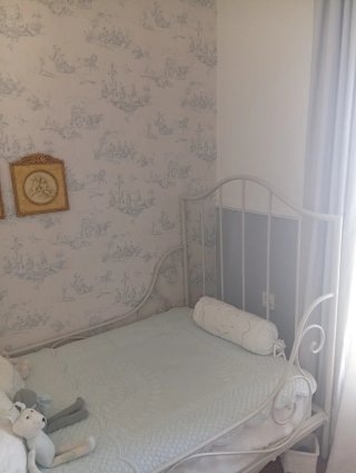 Cama infantil con dosel