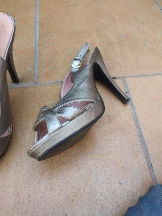 Tacones plateados talla 40