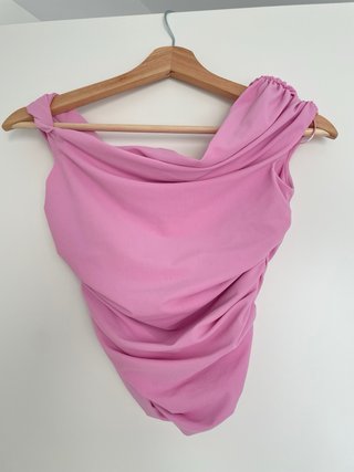 Top Zara rosa asimétrico fruncido Talla S