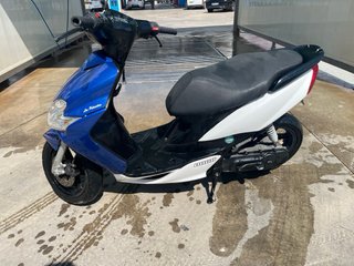 Yamaha Jog RR Scooter Azul y Blanco