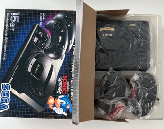 Sega Mega Drive con confezione e Sonic