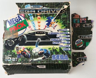 Sega Mega Drive con confezione e Sonic