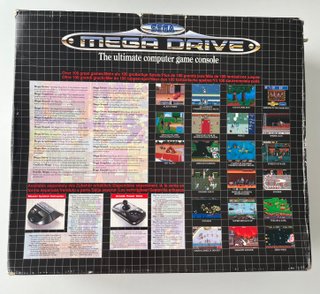 Sega Mega Drive con confezione e Sonic