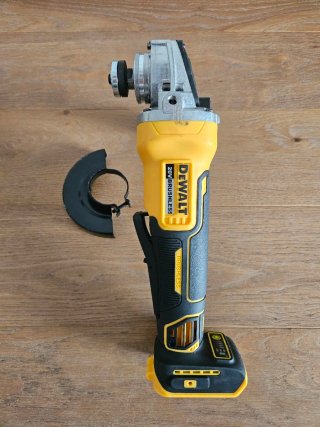 Radial DeWALT 20V XR DCG406NE