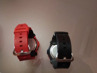 Relojes G-Shock Negros y Rojos