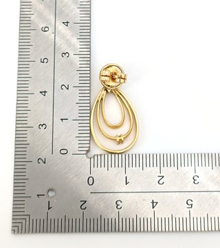 Pendiente de oro de 18k con circonitas, 6.75 g.