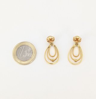 Pendiente de oro de 18k con circonitas, 6.75 g.
