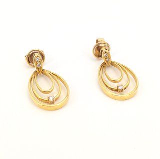 Pendiente de oro de 18k con circonitas, 6.75 g.