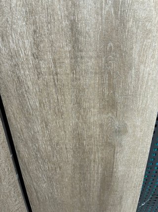 Suelo porcelánico imitación madera beige