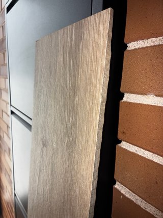 Suelo porcelánico imitación madera beige