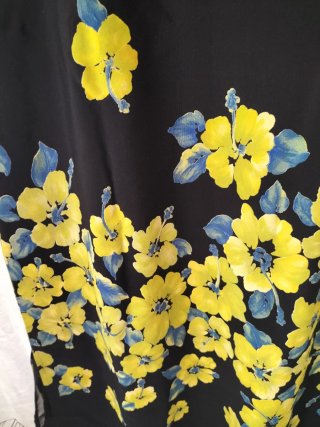 Vestido Eugen Klein Negro con Flores Amarillas