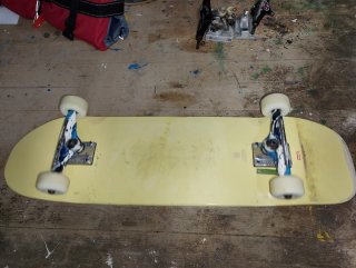 Skate completo amarillo