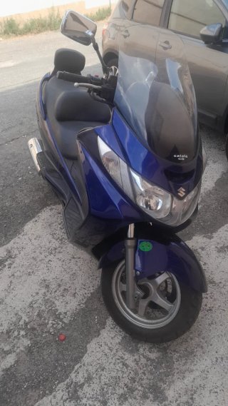 Suzuki Burgman 400 Azul Maxi-Scooter