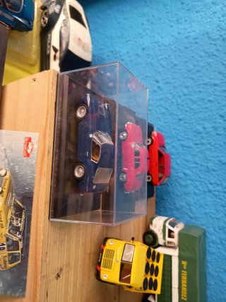 Coche de colección azul