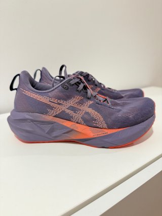 ASICS Novablast Zapatillas Running Morado Naranja