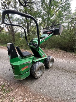 Minicargadora Avant 320S