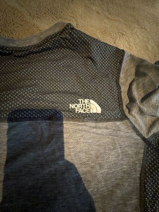 Camiseta The North Face gris