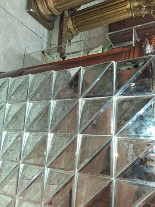 Gran Espejo de diseño triangular