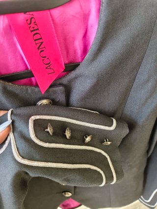 Chaqueta La Condesa Negra con Forro Rosa