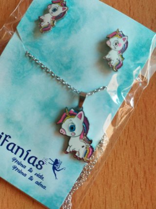 Conjunto Colgante y Pendientes Unicornio