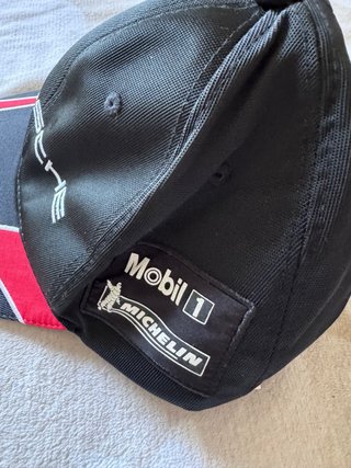 Cappello Porsche nero e rosso