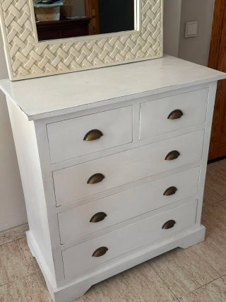 Cómoda Banak Madera Blanca y Dorada