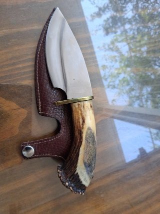 Cuchillo artesanal con funda de cuero