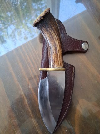 Cuchillo artesanal con funda de cuero