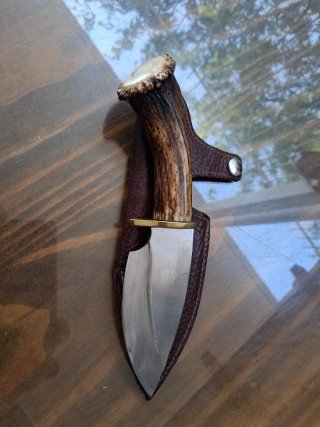 Cuchillo artesanal con funda de cuero