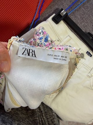 Top Zara floral lentejuelas volantes