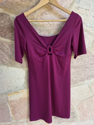 Vestito viola/bordeaux estivo con anello